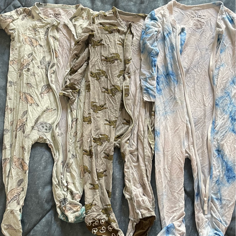 3 LEV Baby pajamas